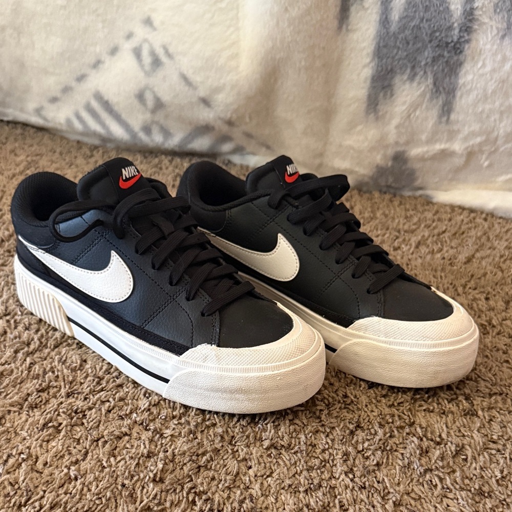 Nike Women's Court Legacy Lift